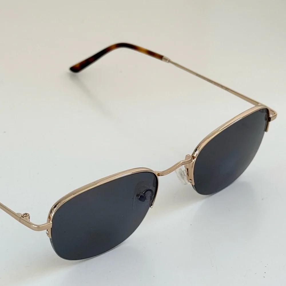 NWT Polarized designer polette sunglasses comes with hard travel case & dust bag